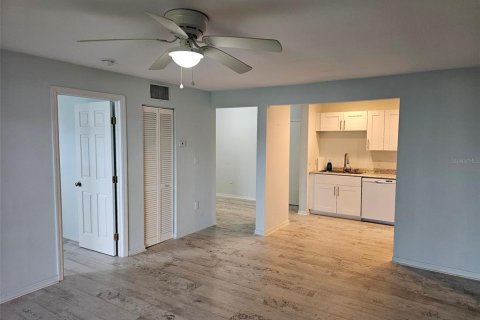 Condominio en alquiler en Bradenton, Florida, 1 dormitorio, 67.63 m2 № 1906115 - foto 7