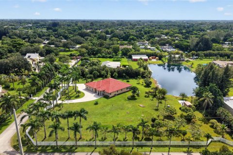 Villa ou maison à vendre à Southwest Ranches, Floride: 4 chambres, 431.53 m2 № 2343652 - photo 6