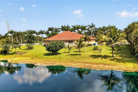 Villa ou maison à vendre à Southwest Ranches, Floride: 4 chambres, 431.53 m2 № 2343652 - photo 4
