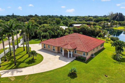 Villa ou maison à vendre à Southwest Ranches, Floride: 4 chambres, 431.53 m2 № 2343652 - photo 9