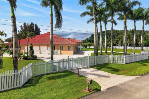 Villa ou maison à vendre à Southwest Ranches, Floride: 4 chambres, 431.53 m2 № 2343652 - photo 3