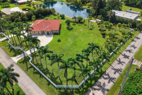 Villa ou maison à vendre à Southwest Ranches, Floride: 4 chambres, 431.53 m2 № 2343652 - photo 7