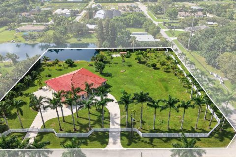 Villa ou maison à Southwest Ranches, Floride 4 chambres, 431.53 m2 № 2343652