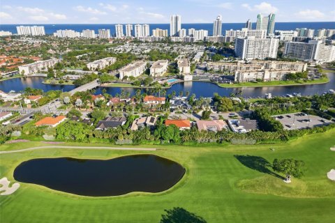 Купить виллу или дом в Халландейл-Бич, Флорида 4 спальни, 264.68м2, № 1987927 - фото 3