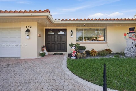 Купить виллу или дом в Халландейл-Бич, Флорида 4 спальни, 264.68м2, № 1987927 - фото 8