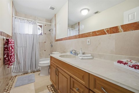 Купить виллу или дом в Халландейл-Бич, Флорида 4 спальни, 264.68м2, № 1987927 - фото 23