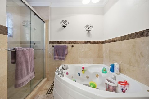 Купить виллу или дом в Халландейл-Бич, Флорида 4 спальни, 264.68м2, № 1987927 - фото 29