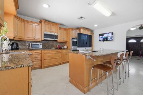 Купить виллу или дом в Халландейл-Бич, Флорида 4 спальни, 264.68м2, № 1987927 - фото 11