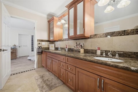 Купить виллу или дом в Халландейл-Бич, Флорида 4 спальни, 264.68м2, № 1987927 - фото 30