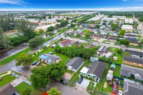 House in Florida City, Florida 3 bedrooms, 112.04 sq.m. № 1479900 - photo 4