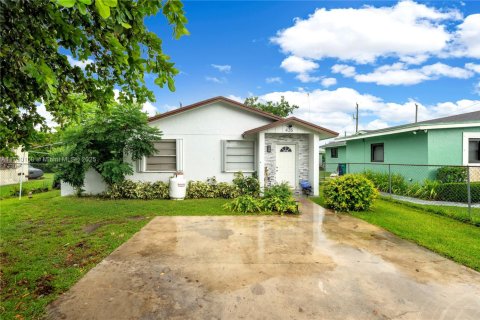 House in Florida City, Florida 3 bedrooms, 112.04 sq.m. № 1479900 - photo 1