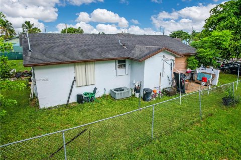 House in Florida City, Florida 3 bedrooms, 112.04 sq.m. № 1479900 - photo 19