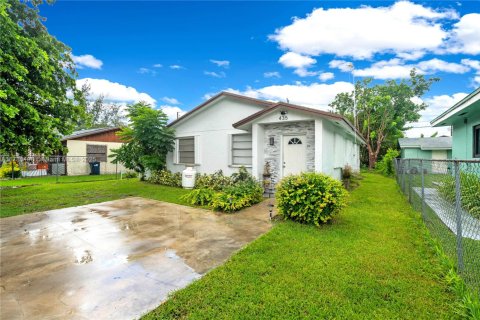 House in Florida City, Florida 3 bedrooms, 112.04 sq.m. № 1479900 - photo 2
