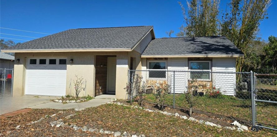 House in Sarasota, Florida 2 bedrooms, 88.63 sq.m. № 2106326