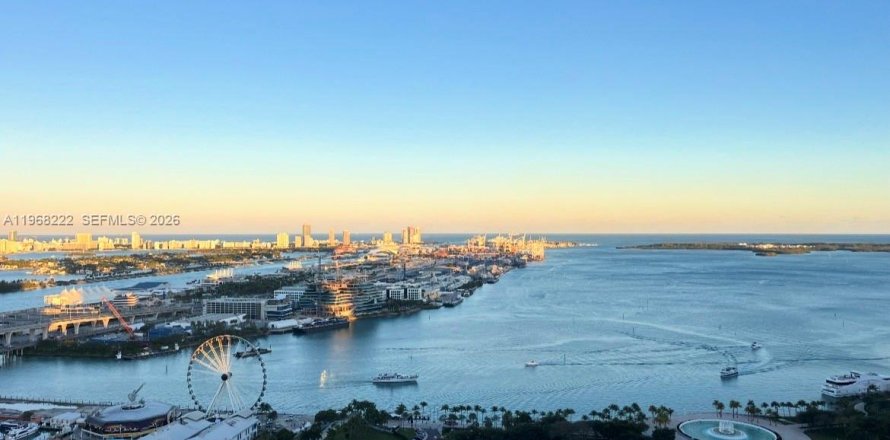 Condominio en Miami, Florida, 2 dormitorios № 2029341