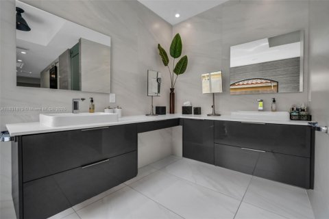 Купить виллу или дом в Уэстон, Флорида 5 спален, 333.7м2, № 1832237 - фото 28