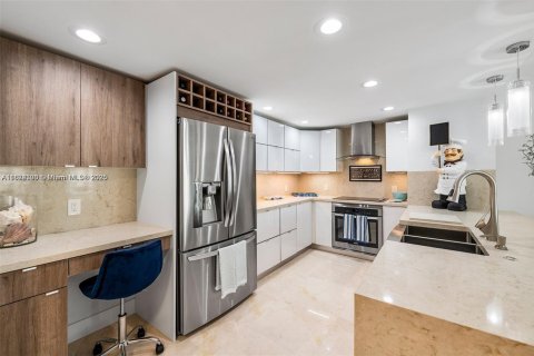 Condo in Hillsboro Beach, Florida, 2 bedrooms  № 1938039 - photo 4