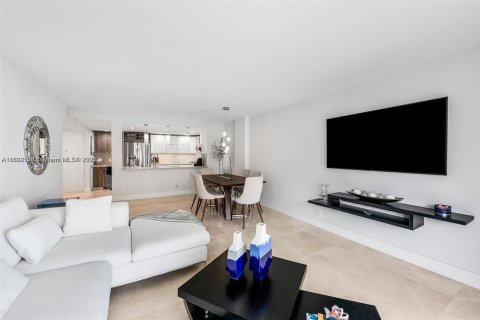 Condo in Hillsboro Beach, Florida, 2 bedrooms  № 1938039 - photo 11
