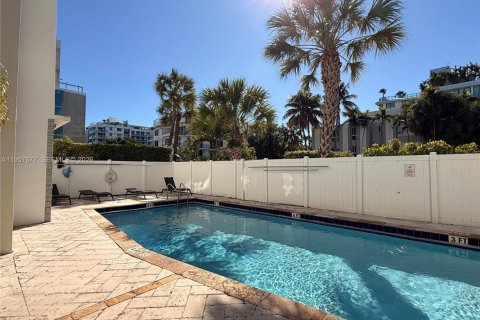 Снять в аренду виллу или дом в Бей-Харбор-Айлендс, Флорида 2 спальни, 102.19м2, № 2011358 - фото 11