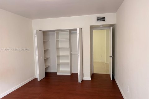 Снять в аренду виллу или дом в Бей-Харбор-Айлендс, Флорида 2 спальни, 102.19м2, № 2011358 - фото 8