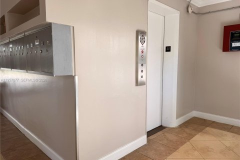 Снять в аренду виллу или дом в Бей-Харбор-Айлендс, Флорида 2 спальни, 102.19м2, № 2011358 - фото 14