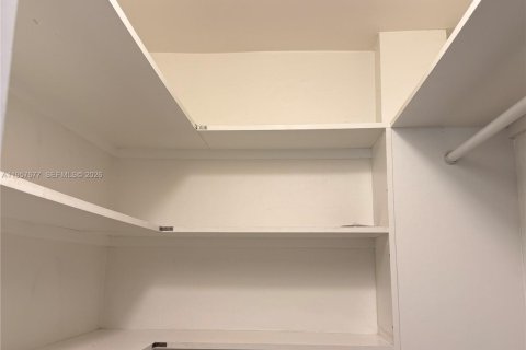 Снять в аренду виллу или дом в Бей-Харбор-Айлендс, Флорида 2 спальни, 102.19м2, № 2011358 - фото 9