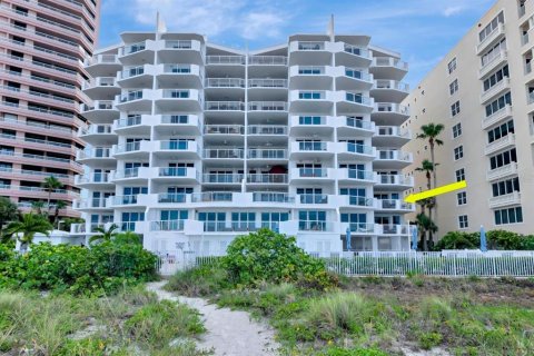 Copropriété à vendre à Clearwater, Floride: 3 chambres, 202.06 m2 № 1598028 - photo 2