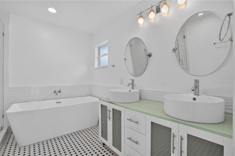 Casa en venta en Sarasota, Florida, 5 dormitorios, 309.83 m2 № 2400369 - foto 25