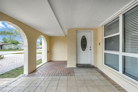 Купить виллу или дом в Купер-Сити, Флорида 4 спальни, 177.35м2, № 1970205 - фото 10