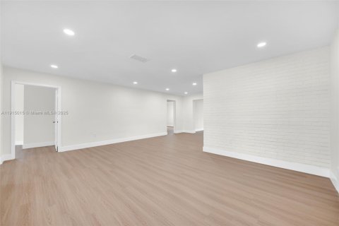 Купить виллу или дом в Купер-Сити, Флорида 4 спальни, 177.35м2, № 1970205 - фото 13