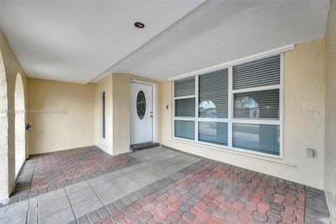 Купить виллу или дом в Купер-Сити, Флорида 4 спальни, 177.35м2, № 1970205 - фото 9