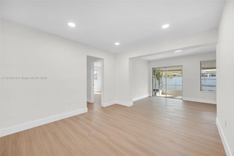 Купить виллу или дом в Купер-Сити, Флорида 4 спальни, 177.35м2, № 1970205 - фото 17