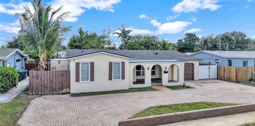 Дом в Купер-Сити, Флорида 4 спальни, 177.35м2 № 1970205