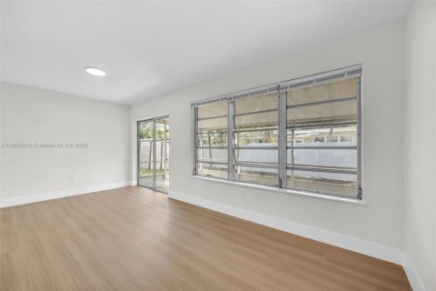 Купить виллу или дом в Купер-Сити, Флорида 4 спальни, 177.35м2, № 1970205 - фото 23