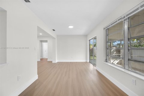 Купить виллу или дом в Купер-Сити, Флорида 4 спальни, 177.35м2, № 1970205 - фото 22