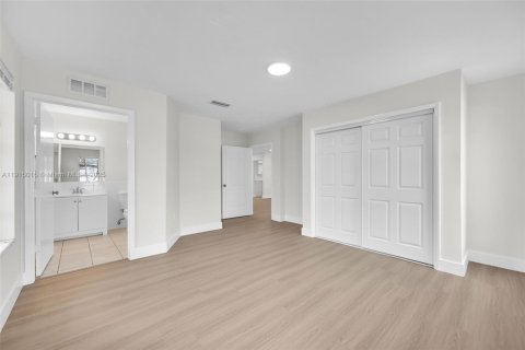 Купить виллу или дом в Купер-Сити, Флорида 4 спальни, 177.35м2, № 1970205 - фото 26