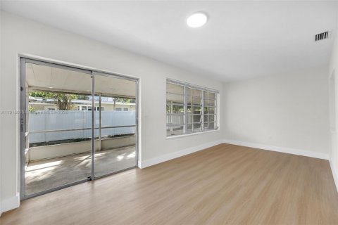 Купить виллу или дом в Купер-Сити, Флорида 4 спальни, 177.35м2, № 1970205 - фото 20