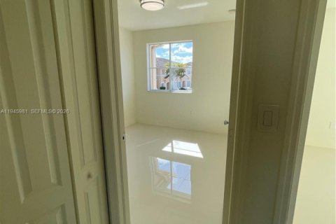 Купить таунхаус в Хайалиа, Флорида 3 спальни, 128.86м2, № 2003193 - фото 16