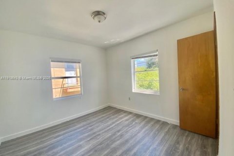 House in Miami Beach, Florida 2 bedrooms, 92.9 sq.m. № 2020475