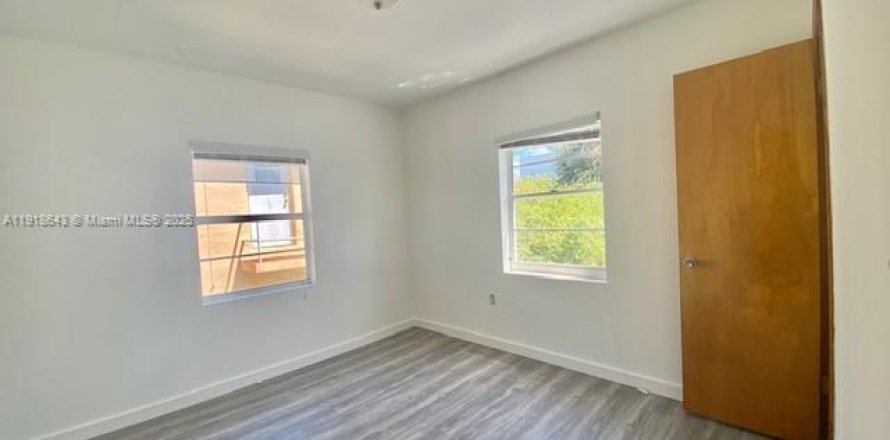 Casa en Miami Beach, Florida 2 dormitorios, 92.9 m2 № 2020475