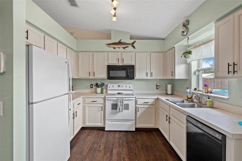 House in Homosassa, Florida 3 bedrooms, 107.12 sq.m. № 1773921 - photo 11