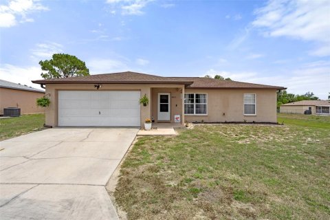 House in Homosassa, Florida 3 bedrooms, 107.12 sq.m. № 1773921 - photo 1