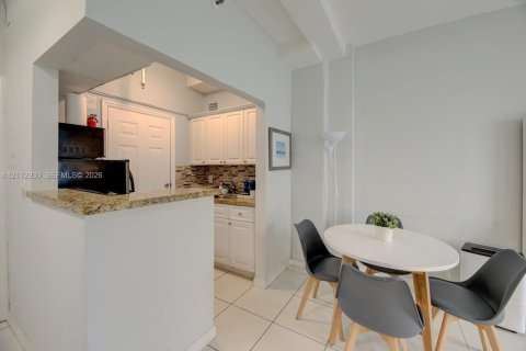 Copropriété à vendre à Miami Beach, Floride: 1 chambre, 40.23 m2 № 2435225 - photo 10