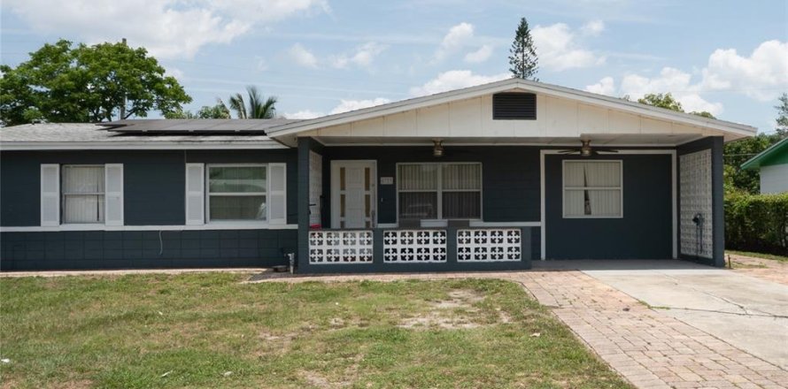 House in Orlando, Florida 3 bedrooms, 136.01 sq.m. № 1755597