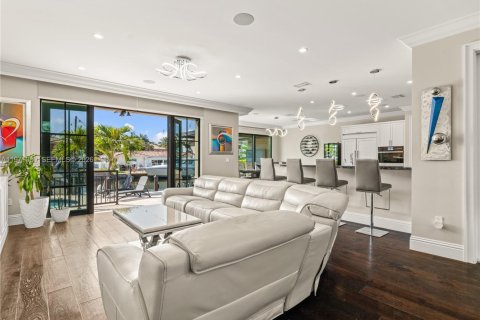 House in Pompano Beach, Florida 5 bedrooms, 328.32 sq.m. № 2032796 - photo 14