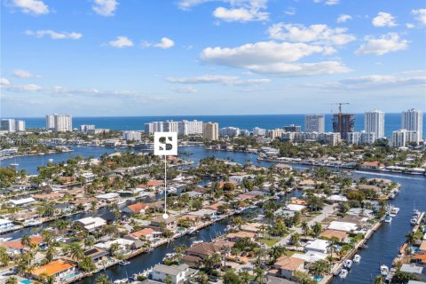 House in Pompano Beach, Florida 5 bedrooms, 328.32 sq.m. № 2032796 - photo 11