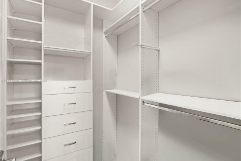 House in Pompano Beach, Florida 5 bedrooms, 328.32 sq.m. № 2032796 - photo 27