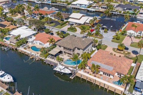 House in Pompano Beach, Florida 5 bedrooms, 328.32 sq.m. № 2032796 - photo 4