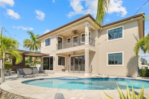 House in Pompano Beach, Florida 5 bedrooms, 328.32 sq.m. № 2032796 - photo 8