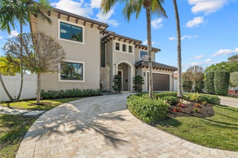 House in Pompano Beach, Florida 5 bedrooms, 328.32 sq.m. № 2032796 - photo 3